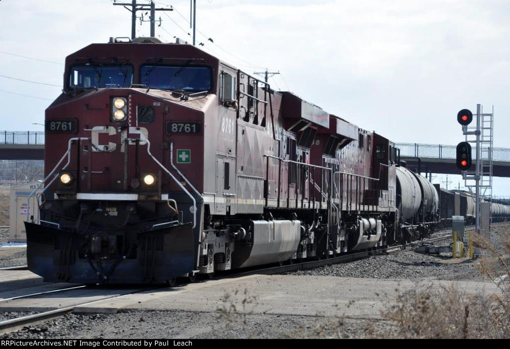 Westbound manifest crosses over to enter the yard